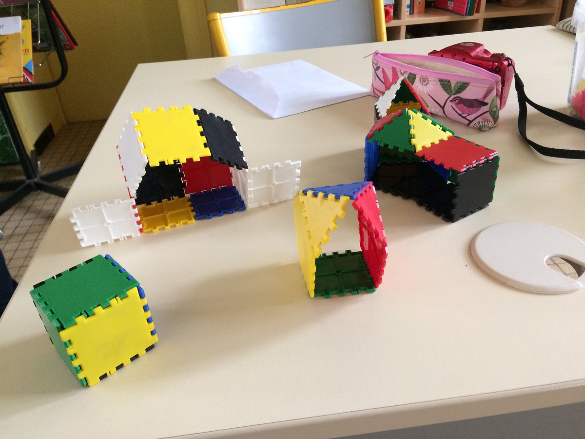 mpaulineMEEF's tweet photo. L’utilisation de polydrons pour monter un projet interdisciplinaire avec les CM1, encore un stage extrêmement enrichissement, et ça ne fait que 2 jours ! #stage #crpe #ecole #espe #interdisciplinarité #projetdeclasse https://t.co/Tl6m1FeNWe