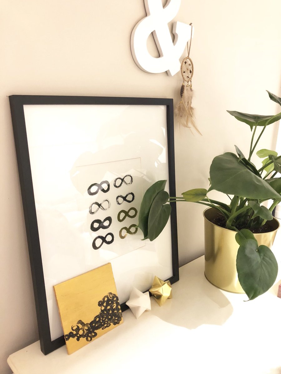 queenmidasdc's tweet photo. 2 LITTLE STARS ⭐️ ⭐️
#origamistars #etsy #etsyusa #paper #infinity #painting #onlineshop #christmasdecor #weddingdecor https://t.co/fB1x5cxT3U