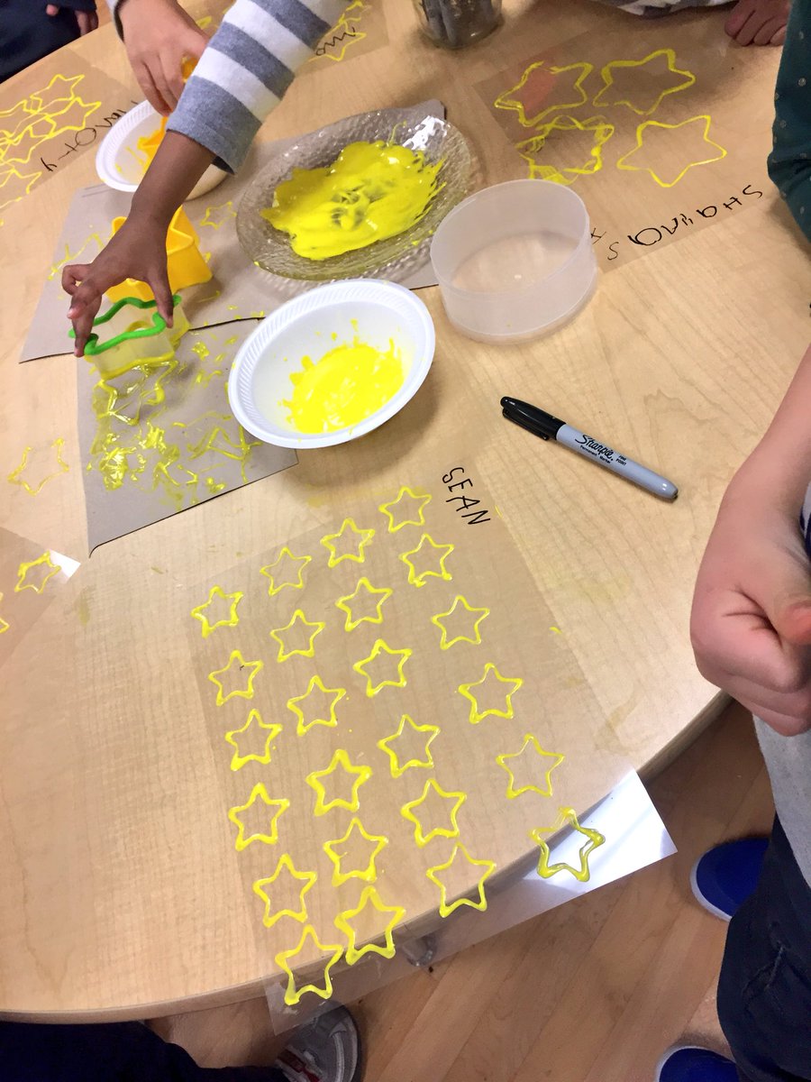Mgikov's tweet photo. Printing on transparent paper shows great on windows! ✨👌🏽#printingstars #comparingsizes #counting #mathandart https://t.co/sRcmKArRPt