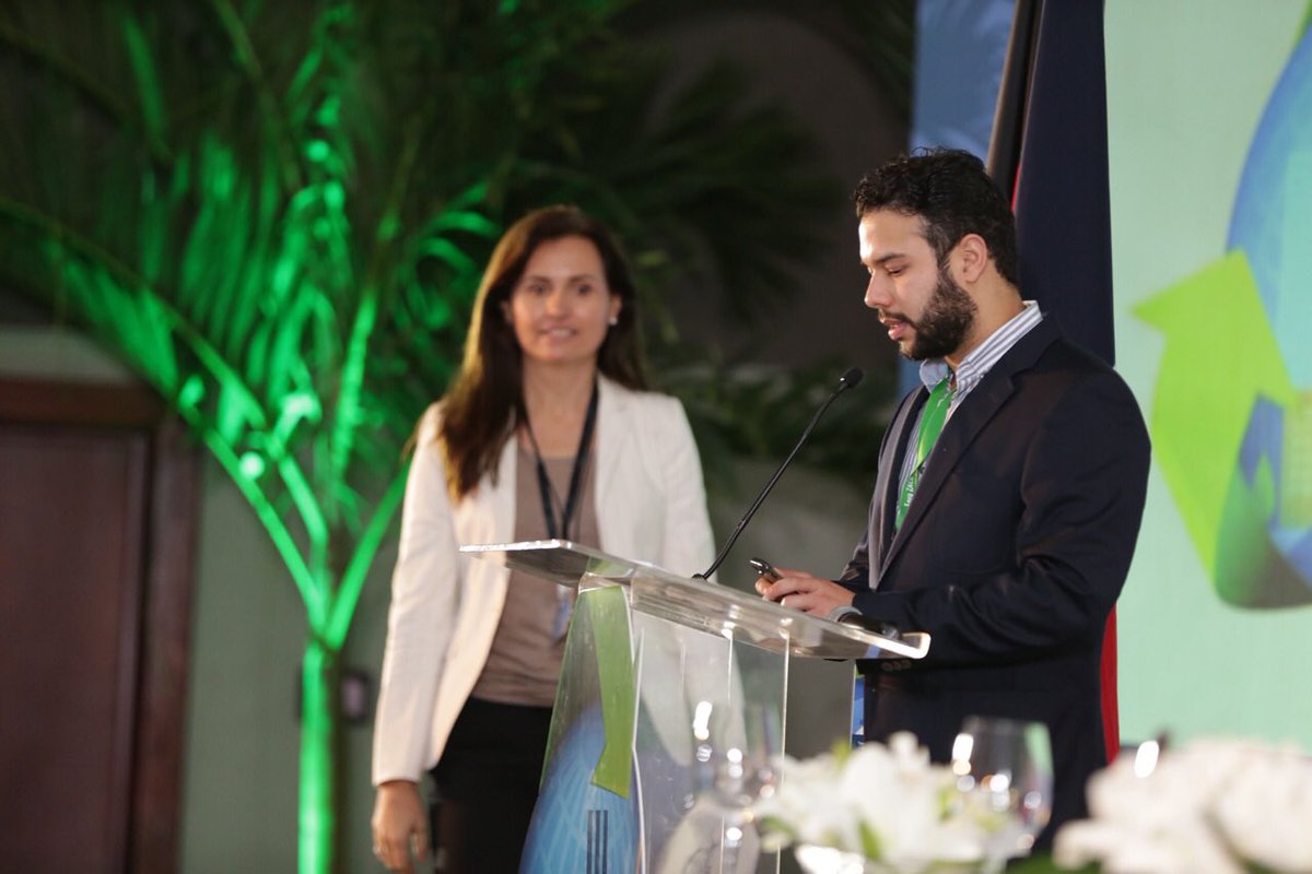 ProyectoZACK's tweet photo. Rafael Berigüete, coordinador del Proyecto Zack y José Carlos Fernández, asesor técnico del mismo, fungen como moderadores durante los paneles en el marco del Foro Zack 2017.

#ForoZack 
#FinanciaciónClimáticaRD
#ForoZack2017
#ClimateFinanceDR
#GermanySupportNDC https://t.co/0x28SLsbAl
