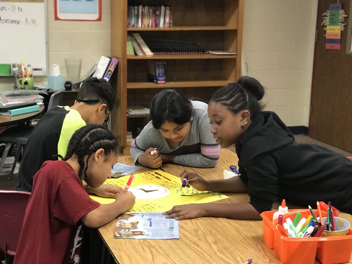 mrsphillips7676's tweet photo. Afternoon class collaborating on circle maps #STESUCCEEDS #HornetImpact https://t.co/CYt89iXr6J