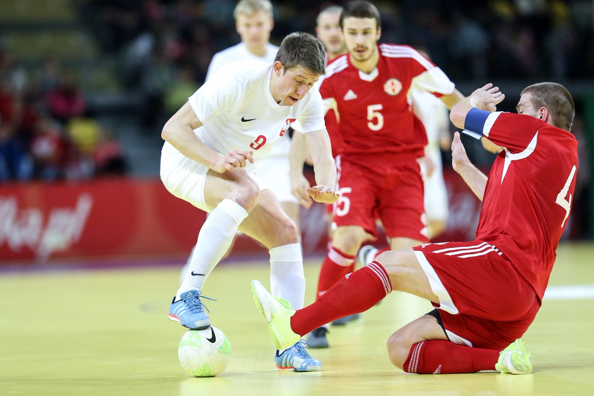 LaczyNasPilka's tweet photo. 📸👏
Dwa mecze z Gruzją - dwa zwycięstwa! ✊🇵🇱
Dobry prognostyk przed zbliżającymi się Mistrzostwami Europy 2018 w futsalu (30.01.2018). 🏆
#POLGRU https://t.co/d8feeadGZ9