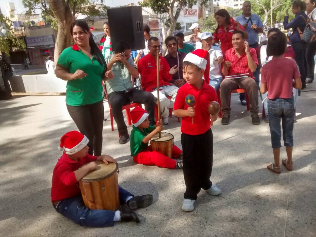 Conapdis's tweet photo. Educación Zulia celebró Dia de las Personas de Discapacidad parrandón navideño https://t.co/YQeB8DE22h https://t.co/BEXsyp4Q9I