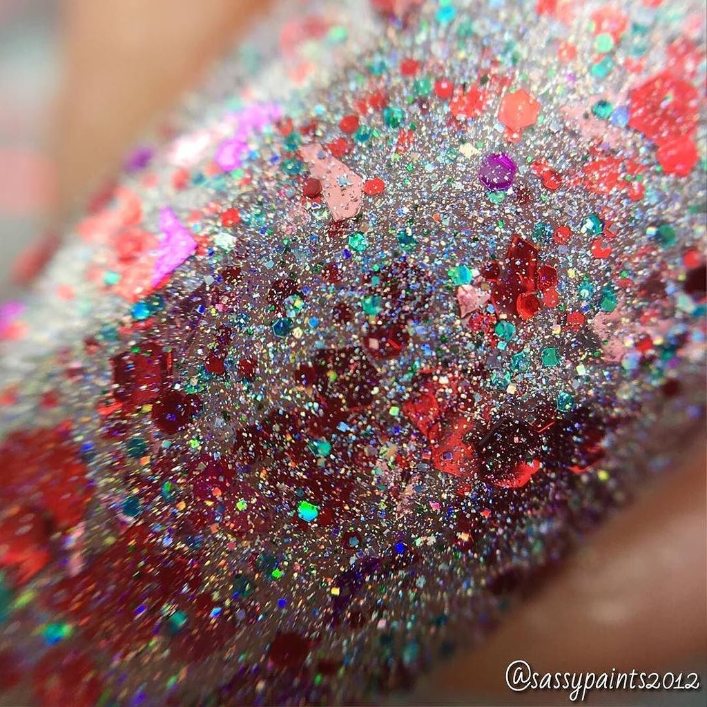 VaVaVieve13's tweet photo. #Macro of @superchiclacquer "Candy Cane Forest". Please see my previous post for more info. 
#indiemacro #macromanis #macronails #macroallthethings #sassypaints2012 #SassyPaintsSuperchicLacquer #PRSample https://t.co/a5vYXl9kB5 https://t.co/WhLKVOTGhB