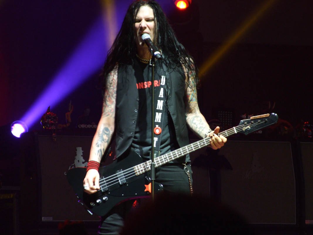 December 5, 1969

Happy birthday to Todd Kerns (SLASH, SIN CITY SINNERS)   