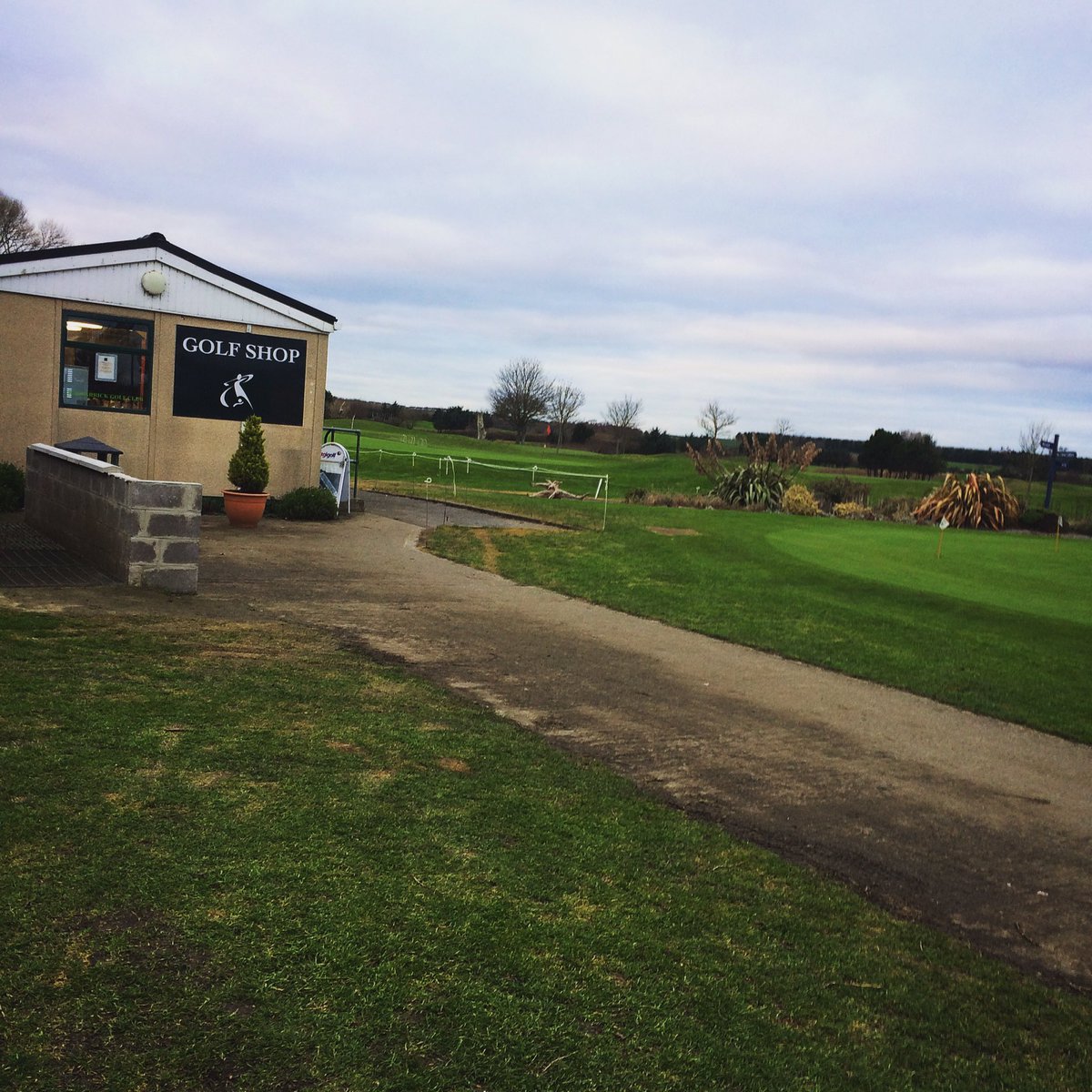 Always great craic to be had working the pro shop on a Tuesday Open in @BalcarrickGC 😎

Over 100 competitors out today! 💯💪🏼⛳️⛳️⛳️
 
#wintergolf #irishgolf #dublin #opencompetition #proshop