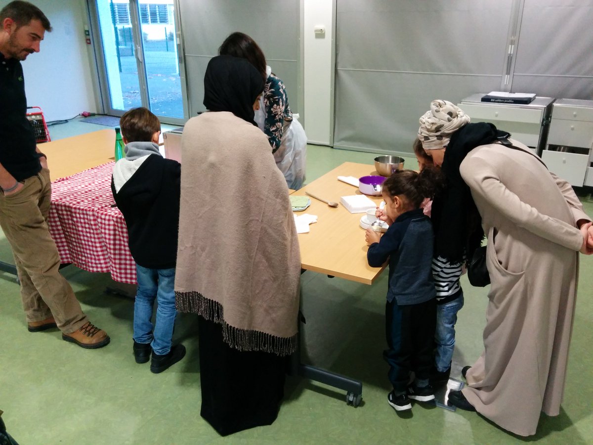 Déjà une 60aine de participants au #mardidessciences à #Côtésciences à #Floirac pour s'amuser entre cuisine et chimie. Pour ceux qui n'ont pas pu venir, séance de rattrapage jeudi au #jeudidessciences à #CSairespace à #Mérignac ! infos: urlz.fr/6e8T