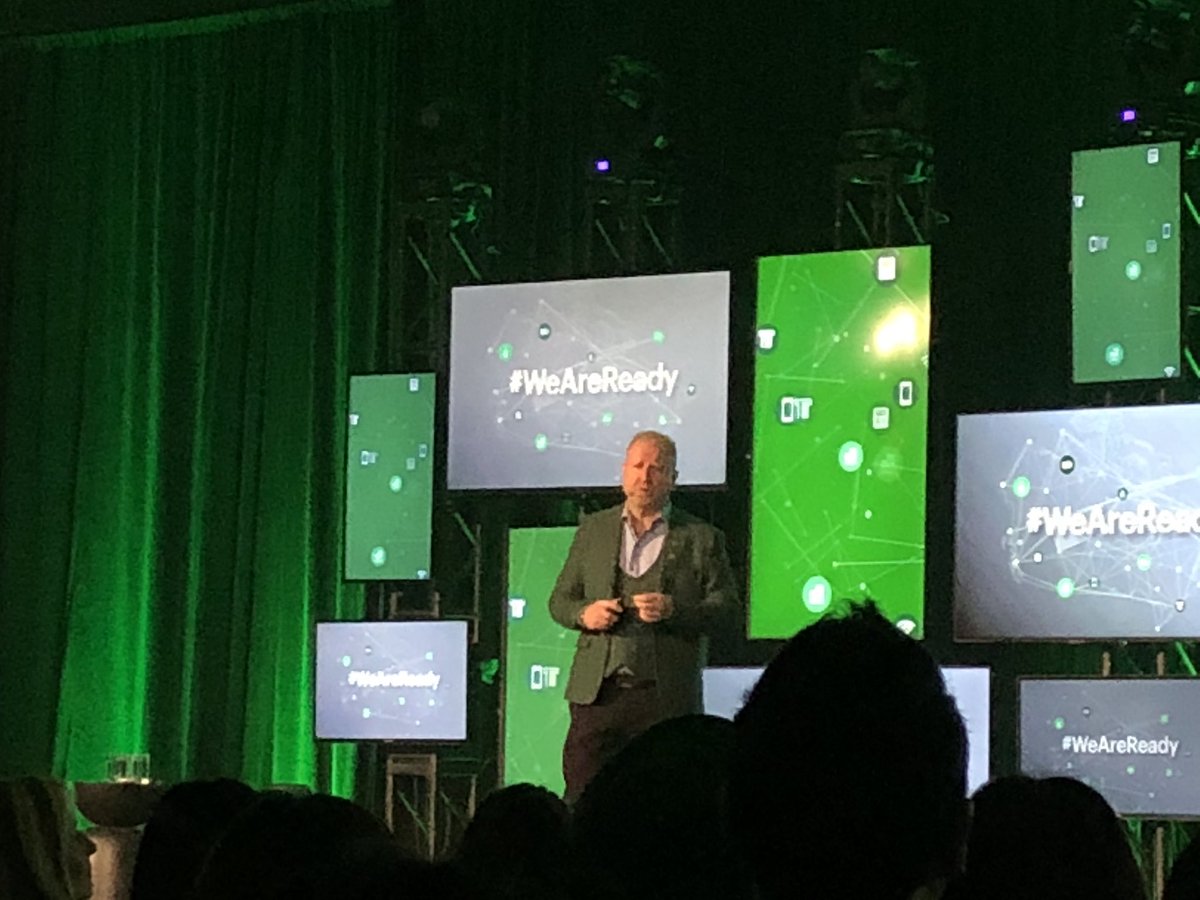 AmynJessa_TD's tweet photo. Welcome @AndrewP_TD to the #westcoast in beautiful Vancouver BC!   #WeAreReady @AndrewP_TD @MauroManzi_TD @ReneQuercia_TD https://t.co/62hy19PCO7