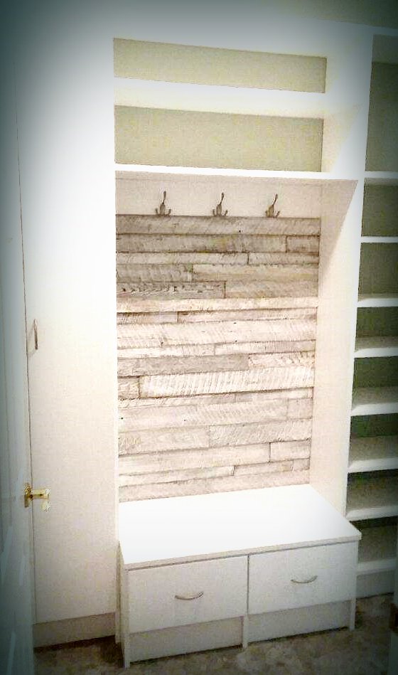 BirdieBrennan's tweet image. We gave this #mudroom wall a barn wood treatment for extra pizzazz!
#organizedstyle #makeovers #cbus