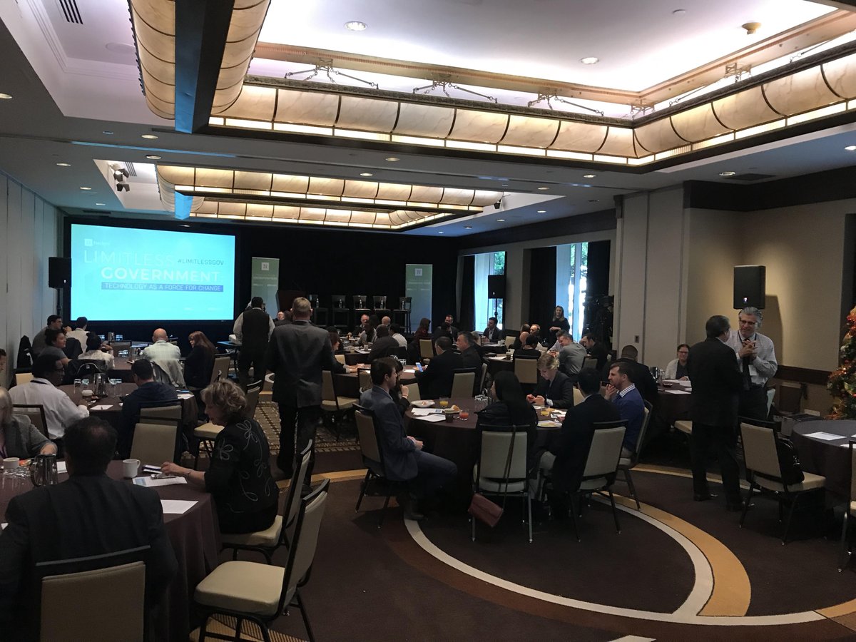 GovExecEvents's tweet photo. We've got a packed house in Los Angeles this morning at #LimitlessGov to discuss emerging technologies! Thanks to our underwriters @DellEMC and @VMware for making this event possible. https://t.co/QWa8HgUOFn