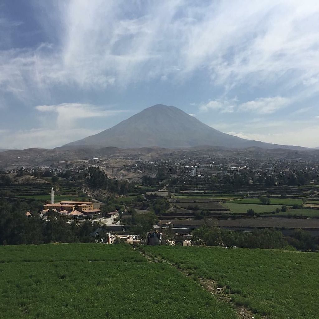 TheMomentMom's tweet photo. Misti Volcano overlooking Arequipa : Memories from a year ago today!
.
.
.
#igersarequipa #arequipa #arequipaperu #misti #mistivolcano #tripofalifetime #travelpic #travelgram #travelmore #instatravel #momentmom #visitperu #southamericanadventure #discove… https://t.co/87bMdnF9hY https://t.co/YFMtHXdBBv