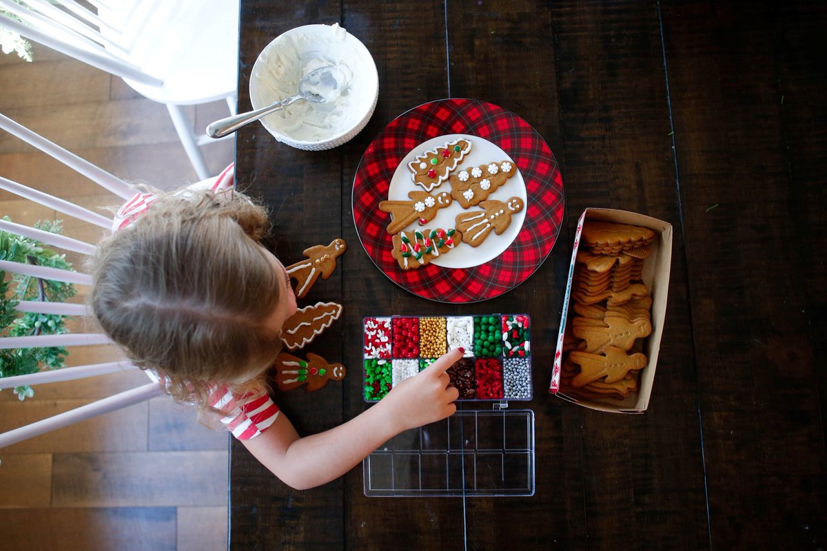 How we cheat to save time during holidays, the best gingersnaps to decorate and a $200 giveaway w/ <a href="/RetailMeNot/">RetailMeNot.com</a> on the blog: #ad #dealbrag bit.ly/2BISQbo