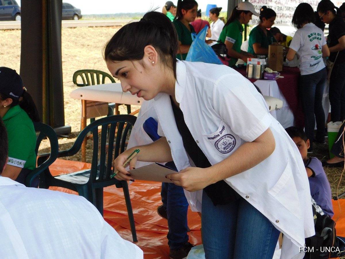 fcmunca's tweet photo. La @fcmunca brindando servicio a peregrinos en el marco del "Operativo Caacupé 2.017" de la Universidad Nacional de Caaguazú https://t.co/QYjxIFNFTI