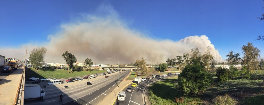 ruanofilms's tweet photo. View of Creek Fire from Shermon Way and 170, NoHo #abc7eyewitness @ABC7 #creekfire https://t.co/WRr7EBy5Mu