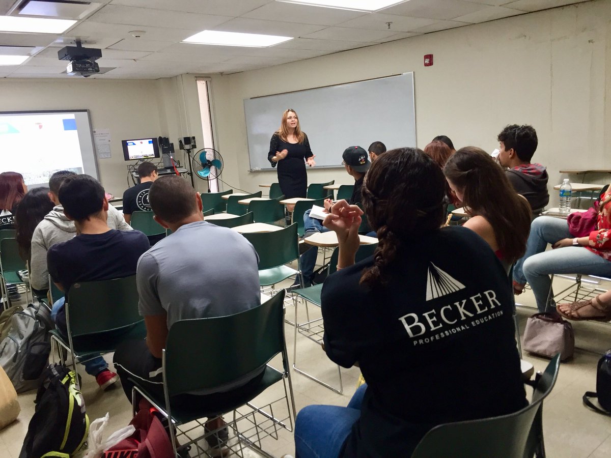 asec_uprb's tweet photo. Gracias a la Dr. Janet Cabrera por informarnos sobre los distintos tipos de internado que se pueden llevar a cabo en la preparación académica. 

#TeamASEC #UPRB https://t.co/eP01CzDNUG