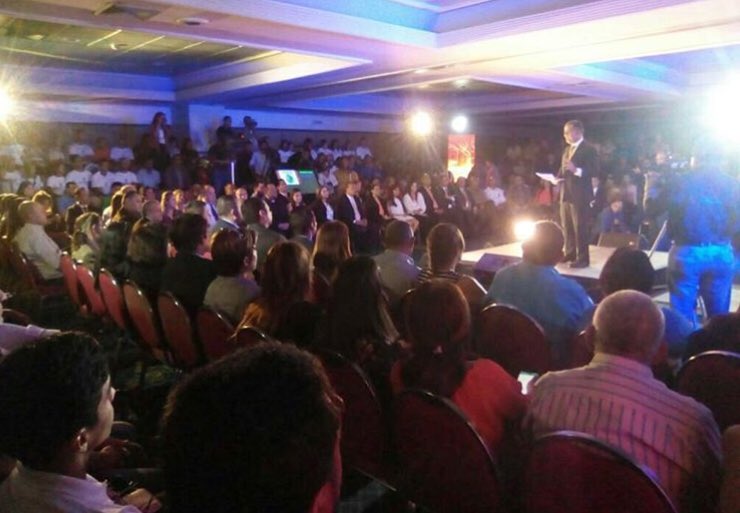 Escuchando la propuesta de gobierno del próximo alcalde de #Maracaibo <a href="/jcfernandezm/">Juan Carlos Fernández Montoya</a> #EnDefensaDelZulia