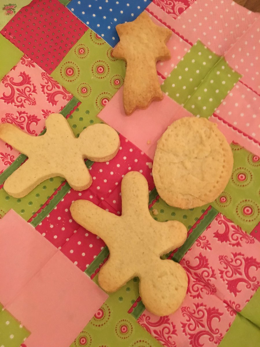 #Photoshooting für #Weihnachtsgeschenke für #Oma und #Opa. Kekse sind alle, mal schauen ob die Fotos was geworden sind 👏🏻 #momlife #familyfirst #holidaysarecoming #momof2