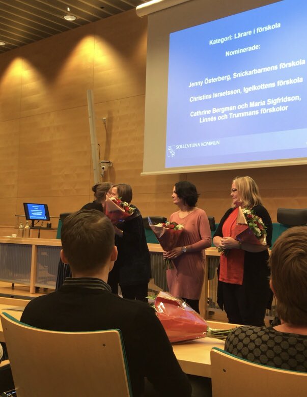 DominiqueAfshar's tweet photo. Prdagogpris 2017 #töjna #förskolaresa # Töjnans fantastiska pedagoger💐 https://t.co/S0gwK6hDbI