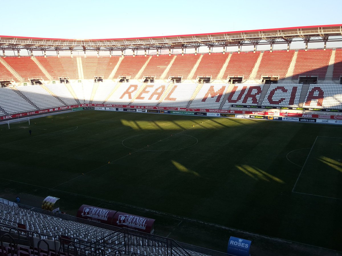 gespubli360's tweet photo. Hoy trabajando desde el espectacular estadio del @realmurciacfsad en la campaña 2018/2019 con @UmbroIberia 

#especialistas #equipamientodeportivo #marketingdeportivo #umbro https://t.co/tdPptvjyND