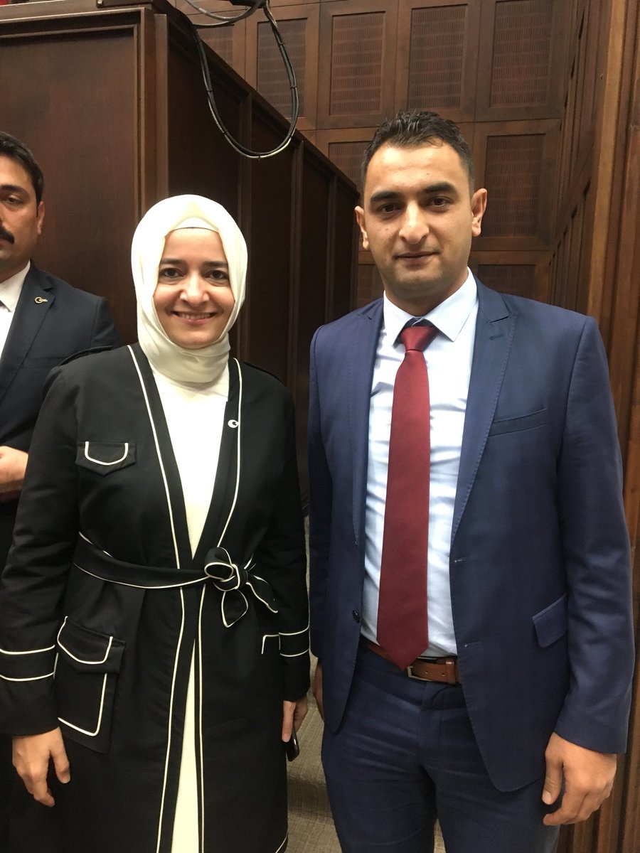 @ailebakanligi Sn. <a href="/drbetulsayan/">Dr.Betül Sayan Kaya 🇹🇷</a> ile Ak Parti Grup Toplantısı Sonra Görüşme Fırsatı Yakaladık.
Bakanımıza  Uzman Çavuşlar’ımızın Ailelerinin Yaşadıkları Sıkıntıları Anlattık Sorunların Yakinen Takipçisi olacağını söyleyen Bakanımıza Teşekkür ediyoruz. @RT_Erdogan <a href="/Akparti/">AK Parti</a>