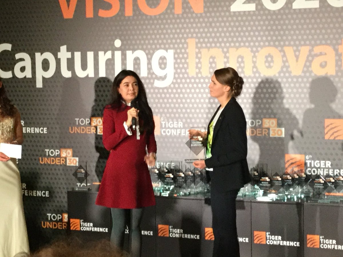 IPEV_Markus's tweet photo. @SMusaieva & @dshymkiv hands over next rewards #Tiger2017 #Top30Under30 https://t.co/yxZvj80Lgw