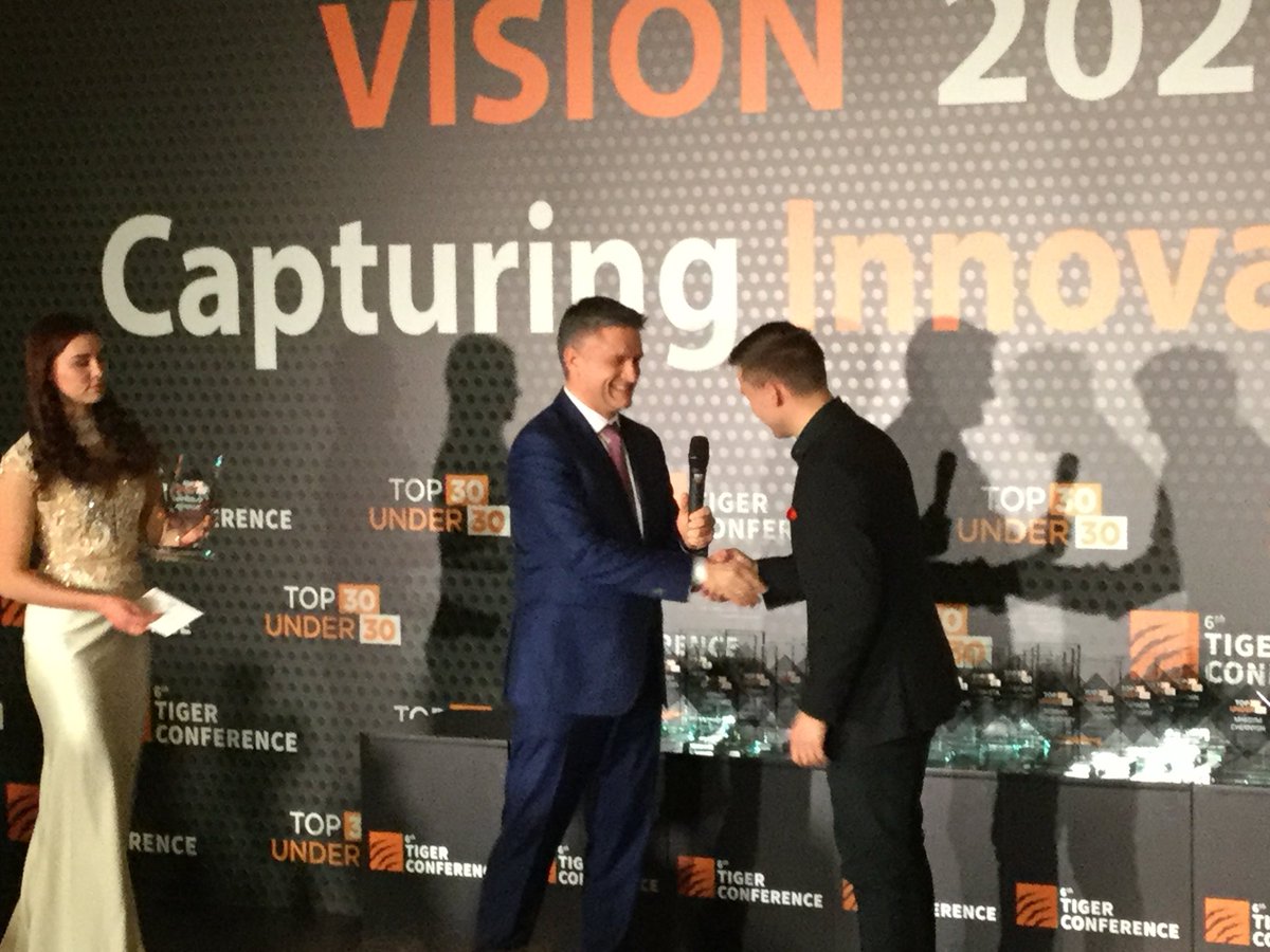IPEV_Markus's tweet photo. @SMusaieva & @dshymkiv hands over next rewards #Tiger2017 #Top30Under30 https://t.co/yxZvj80Lgw