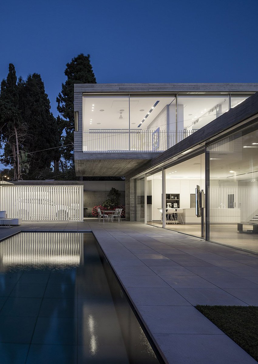 Interior_es's tweet photo. Axelrod Architects y Pitsou Kedem colaboraron en el proyecto de esta espectacular casa en Tel Aviv: https://t.co/HlpWeNoBBB #arquitectura #diseñointerior #minimalismo #casasminimalistas #interioresminimalistas https://t.co/4atlrCDVkT