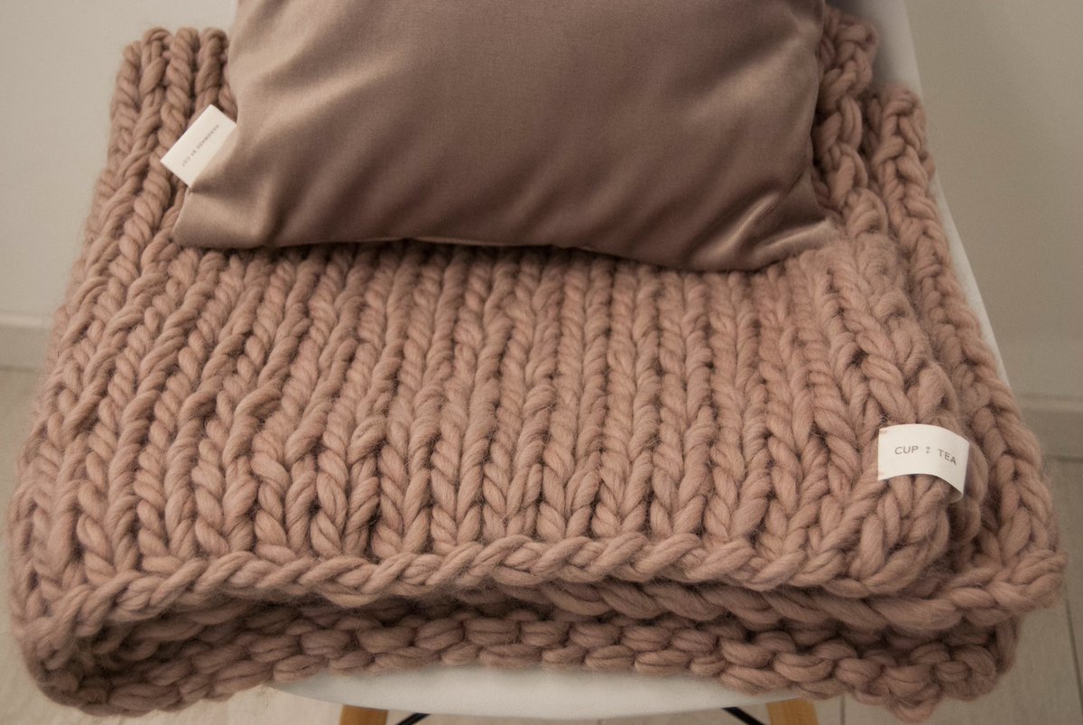 CupOfTeaSI's tweet photo. cozy blanket &amp; velvet pillow ✨ https://t.co/dv0HCLQu9H