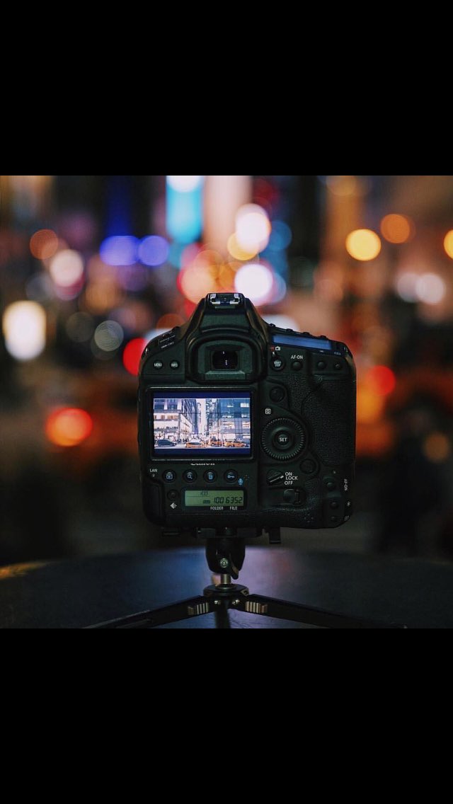 يا ابعد مدى يطمح له الكائن الحيّ
يا اخر عوض لـ اللي حقوقه خذوها
اللي ما حقق من حياته ولا شي
تتحقق احلامه معك.. كلّبوها