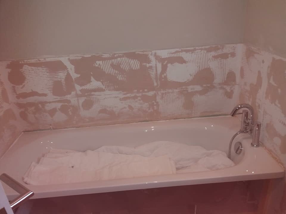 ClassImproveme1's tweet photo. Another #HappyCustomer. #retiling #bathroom before and after. #HomeSweetHome #homerenovations #homeimprovement https://t.co/MVTEoLqBqu