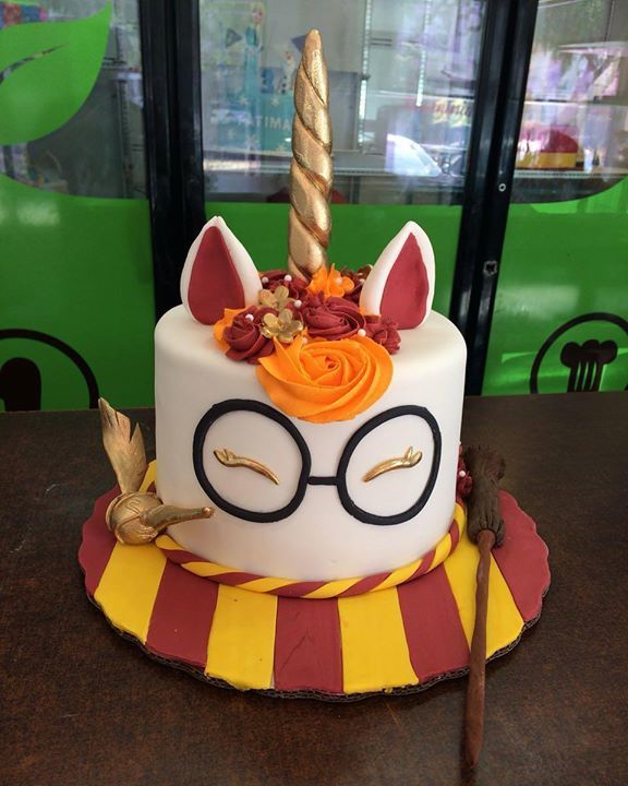 CocoLimonBakery's tweet photo. Unicorn cake! #cocolimon #harrypotter#decorating#fondantcake https://t.co/62Rd9YBjf6