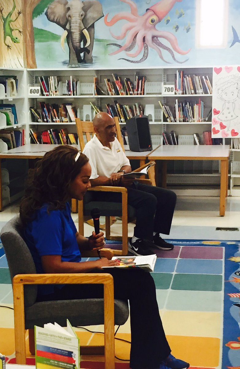 LMSEdisonES's tweet photo. Thank you Mr. &amp; Mrs. Dungy for reading to our students...You rock!! Edison loves the Dungys!! 😄📚 https://t.co/QF1CwnjwQt