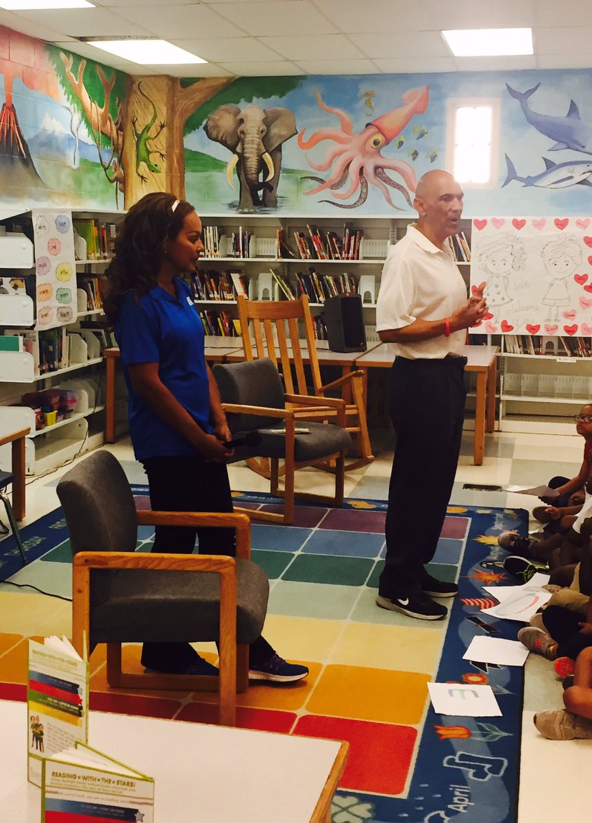 LMSEdisonES's tweet photo. Thank you Mr. &amp; Mrs. Dungy for reading to our students...You rock!! Edison loves the Dungys!! 😄📚 https://t.co/QF1CwnjwQt