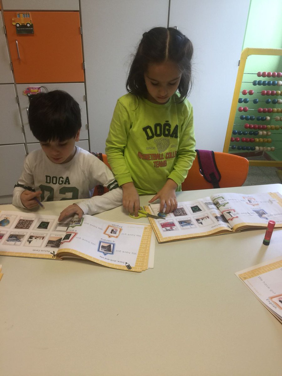 talanvedat's tweet photo. Manisa Doğa Koleji 
Students in 1A learnt and cut the words.They played a game.They has fun @KvancBarlas @DogaOkullari https://t.co/fWesfHcRhM