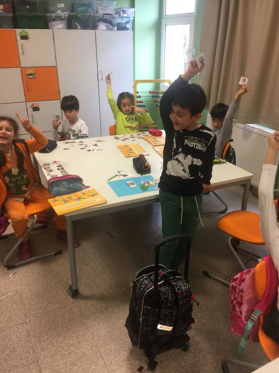 talanvedat's tweet photo. Manisa Doğa Koleji 
Students in 1A learnt and cut the words.They played a game.They has fun @KvancBarlas @DogaOkullari https://t.co/fWesfHcRhM