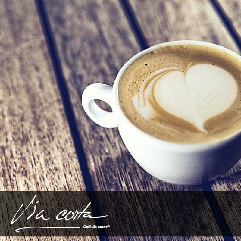 ViaCortaCafe's tweet photo. ¿Sabías que el café es bueno para el corazón? ...ya que reduce el riesgo en un 41% de desarrollar un infarto #FelizMartes https://t.co/rvXaKhZDjF