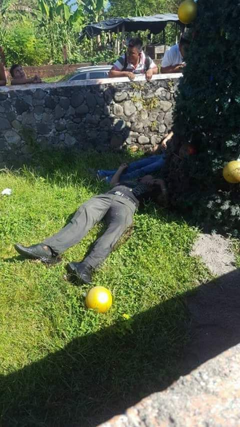 DQTT5kCWsAE4ld - Mueren electrocutados 5 trabajadores cuando instalaban &aacute;rbol navide&ntilde;o en parque de Guatemala.