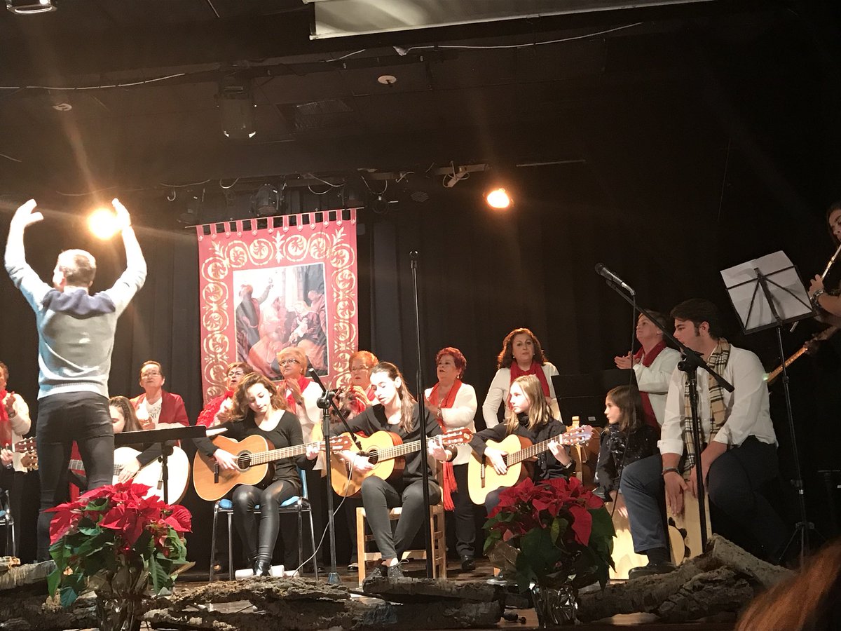 BasiAlcalde's tweet photo. Excelente zambomba de la @Hermandad_Jesus a beneficio de caritas con much@s artistas locales ... https://t.co/leRJ4EKq2F