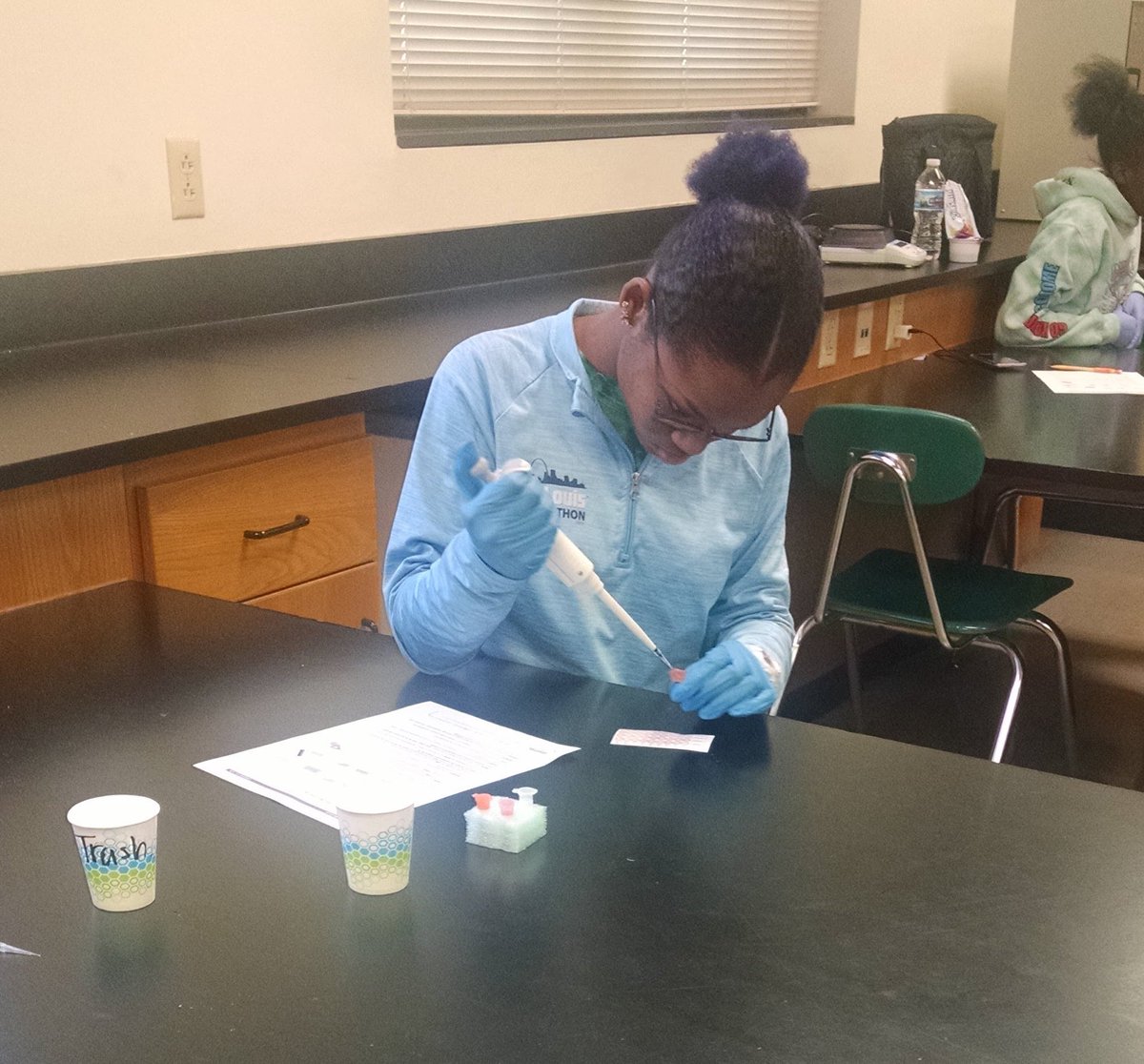 PHSBiomedJobe's tweet photo. MI students using a microarray to test for gene expression in cancer vs normal cells. #PLTW https://t.co/NVcygIKuwI