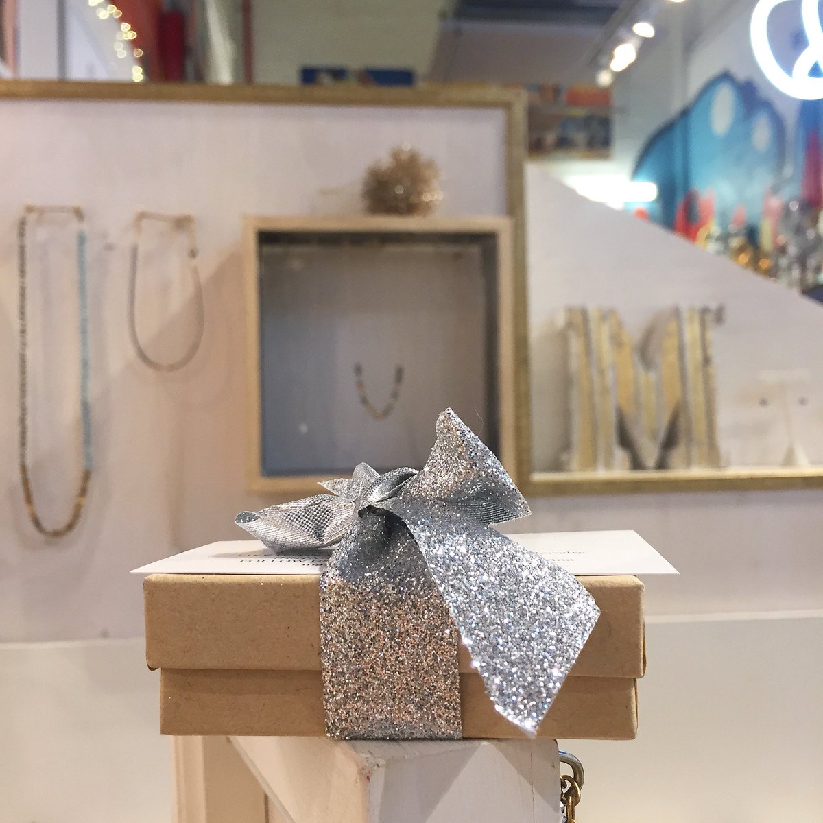 PecoraroMarina's tweet photo. Shop small business this holiday season @artistsandfleas #afinchelsea #afinsoho #afinbk #jewelry #handmade #nycartists https://t.co/82AOgc0iHM