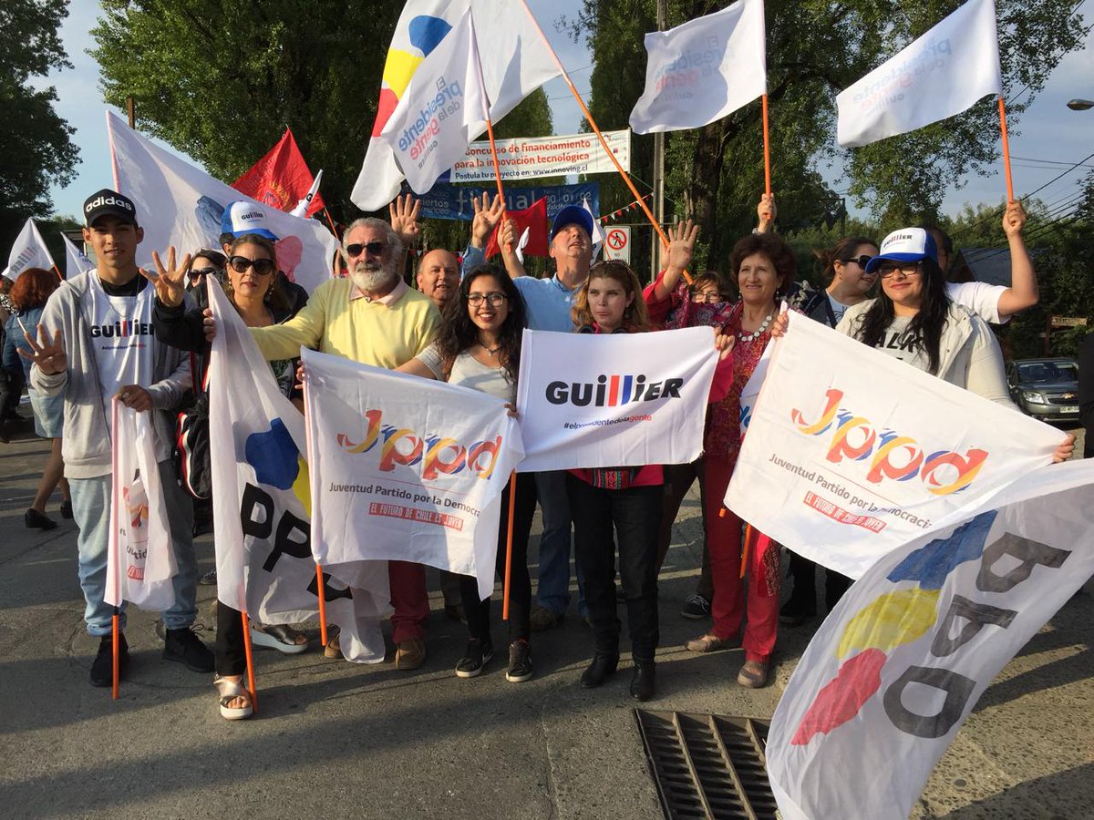 Nuestra juventud de la región de Los Rios continúa con los pies en la calle defendiendo las propuestas de nuestro futuro Presidente <a href="/guillier/">Alejandro Guillier</a>
