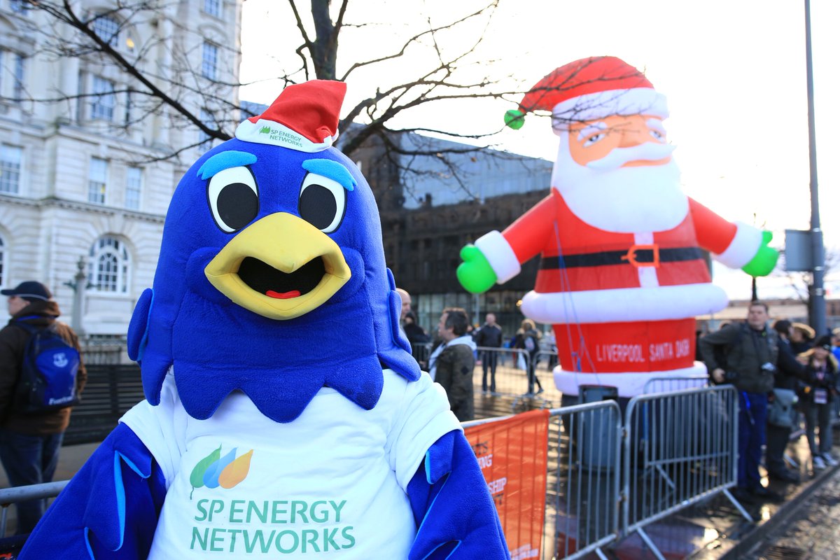 InvuPhoto's tweet photo. @SPEnergyNetwork thanks for posing at the 
@btrliverpool #SantaDash.  Feel free to use the image online, just credit me - Cooper McShane @InvuPhoto https://t.co/vW08mhad1w