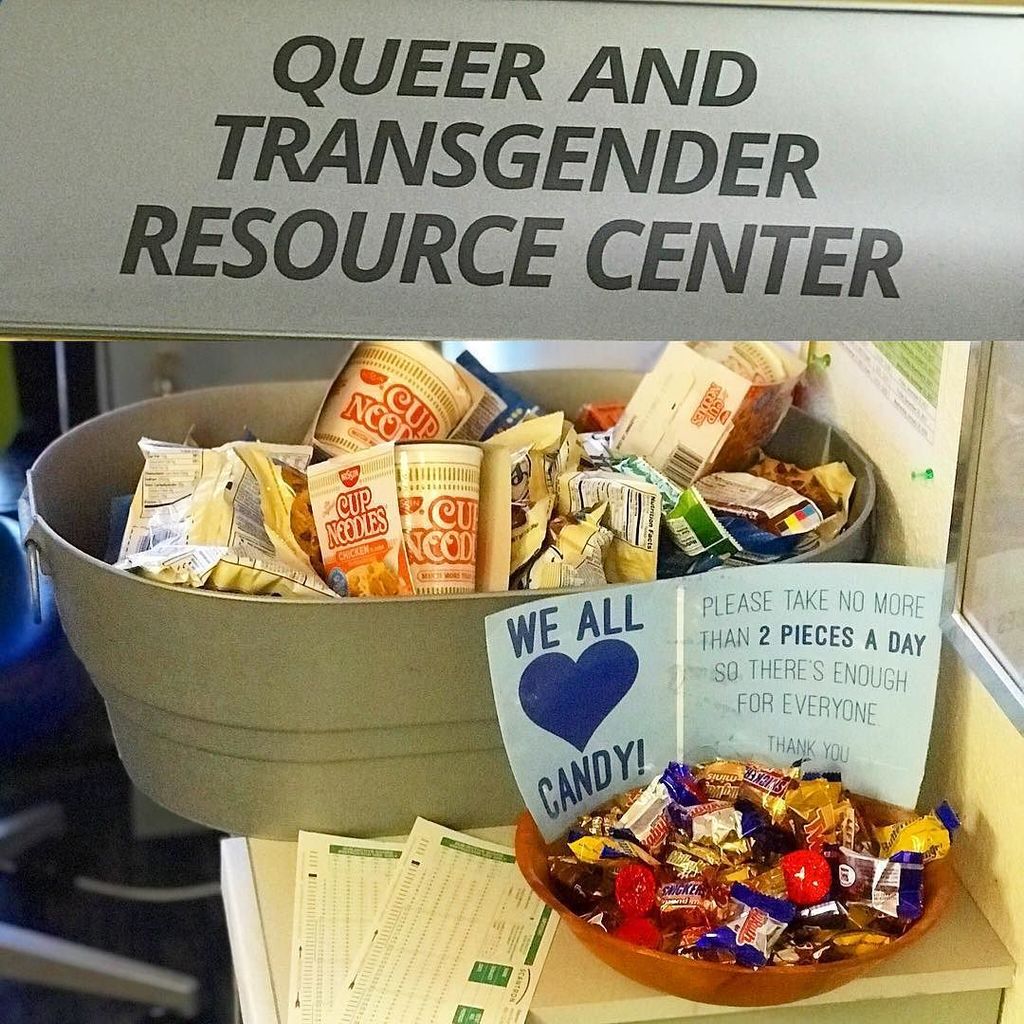 SMSUQTRC's tweet image. Stop by for a snack, some candy, or a green scantron this week at the QTRC! It’s a designated quiet zone so feel free to stay and study for finals. #csusbscholar #csusb #csusbsmsu #csusbfinalsweek #smsuqtrc