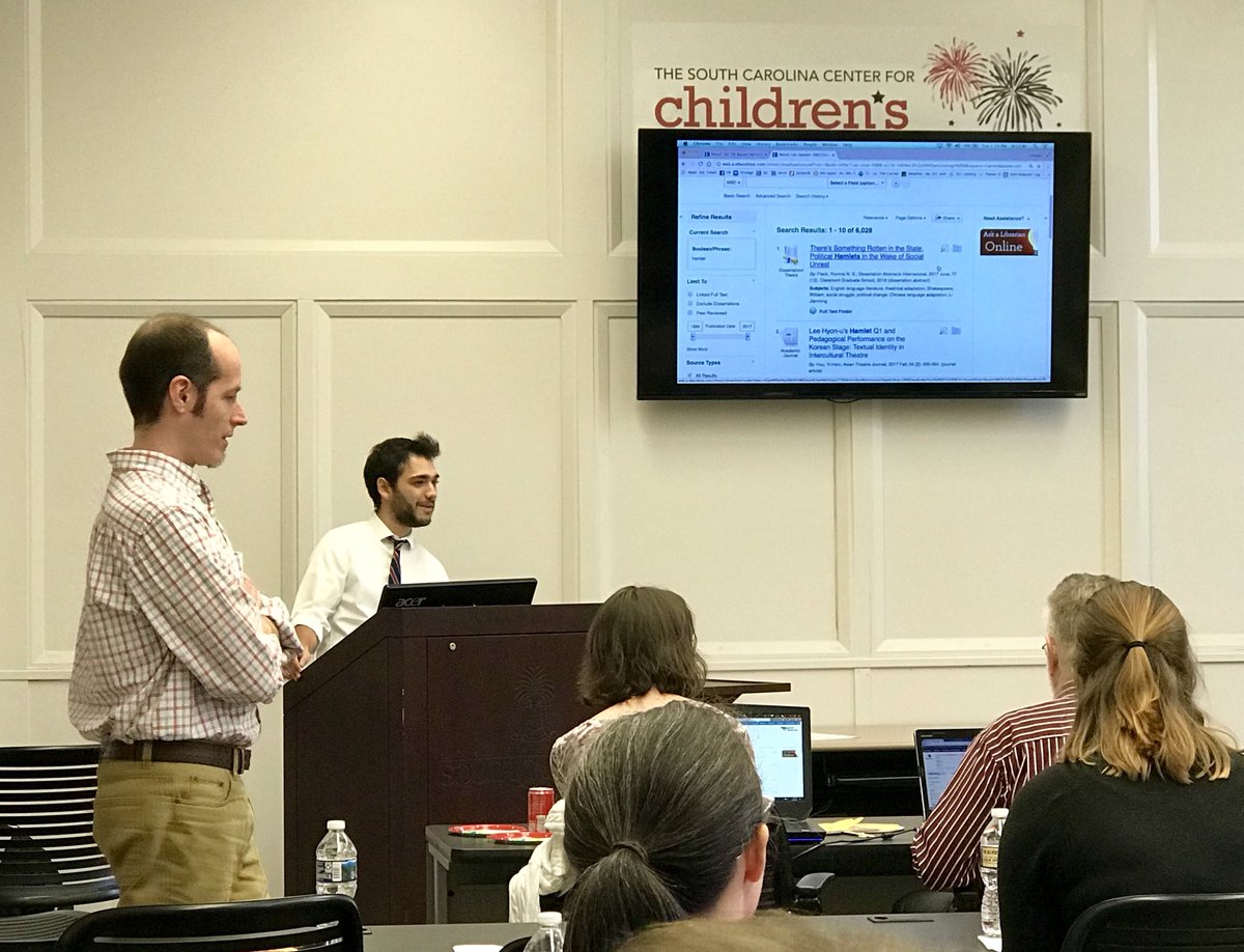 WTomReichert's tweet image. SLIS grad students simulating a research lesson @UofSC_CIC @slisSS #finalprojects