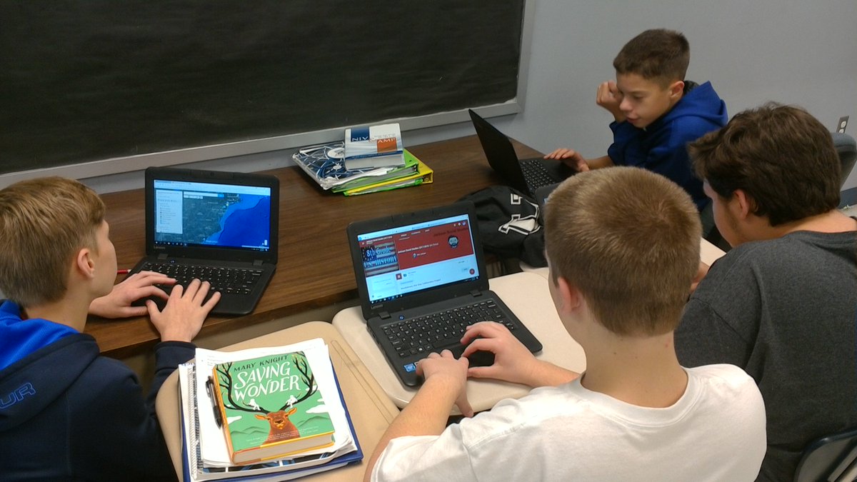 WJacksonSCMS's tweet photo. Collaboration in action! Using google maps to make a #GoogleTrek of the #AmericanRevolution. #scpride #iteachdigital https://t.co/FDX69vsWlr