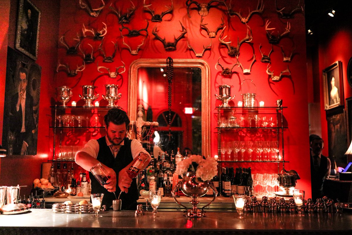 barlesfreres's tweet photo. Don't forget us for holiday drinks! #holidays #barlesfreres #cocktails #drinks #stlouis https://t.co/6gIu3FpNxB
