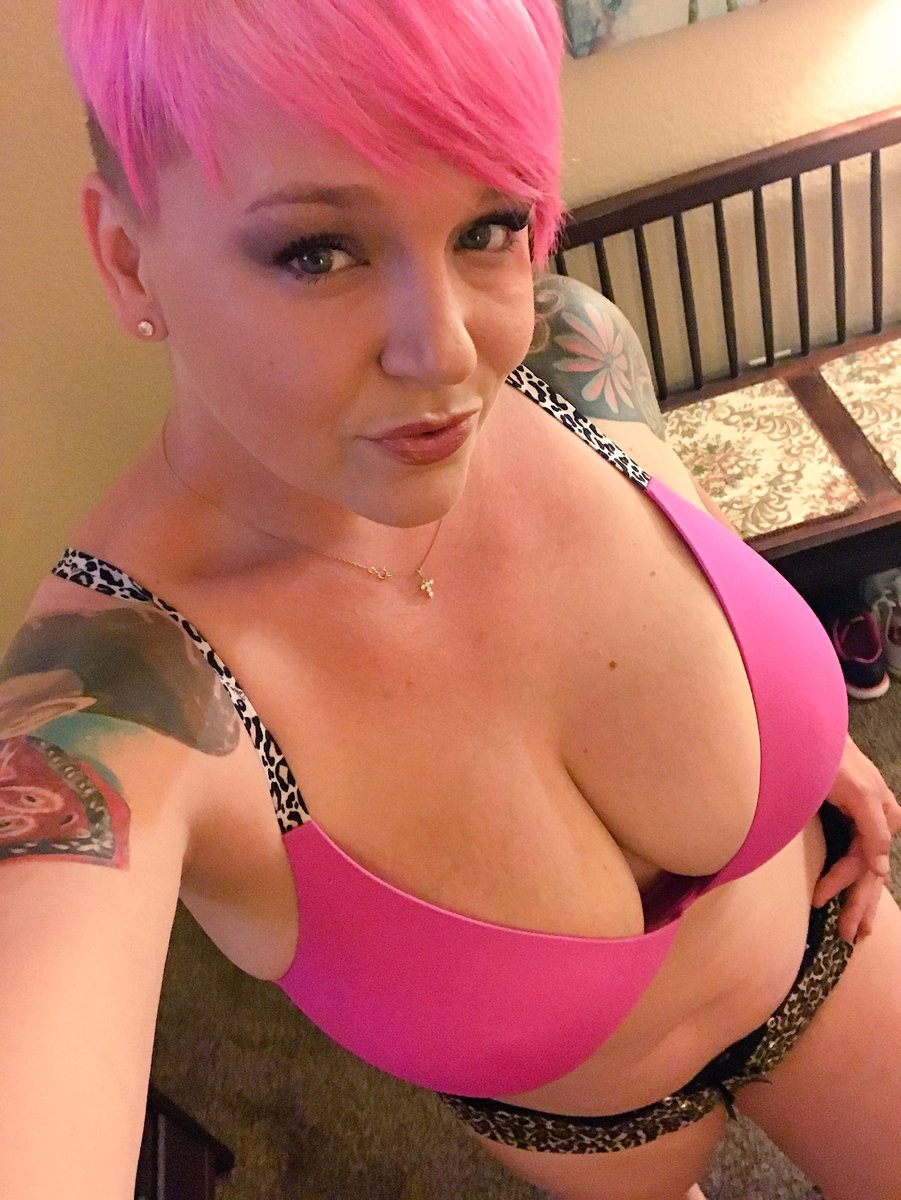missymfanpage's tweet photo. A big hello to this babe @MyMissyMonroe the hottest on twitter & I hope she is doing well #brunette #blonde #pinkhair she always looks fabulous #retweet if you agree #Usstar #hotbabe #sexy #bustybabe #myfavstar xx https://t.co/X1DXFUNtEb