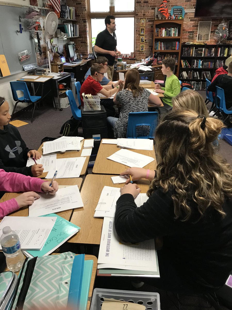 MVMiddle's tweet image. Great things happening at MVMS today. Station work, choice projects, and research for History Day Projects taking place in ELA. #InterdisciplinaryWork #PersonalizedLearning 
#Engagement