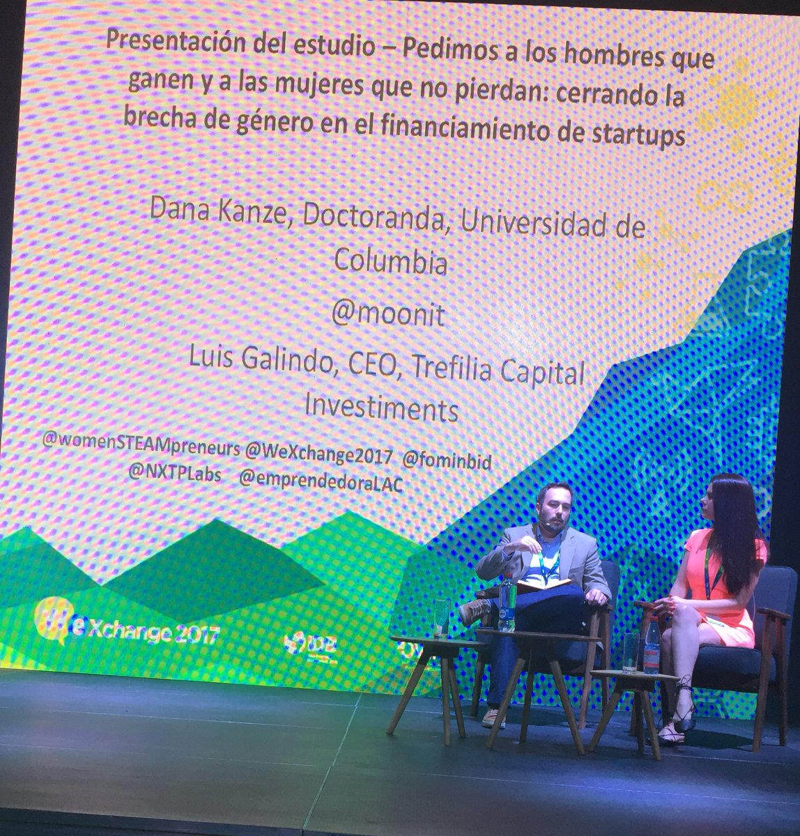 Dana Kanze <a href="/moonit/">Moonit</a> and Luis Galindo discuss biases when analyzing pitches ABAJO LOS ESTEREOTIPOS : a la mujer se le pregunta como prevenir riesgos y a los hombres como promocionar sus startups
