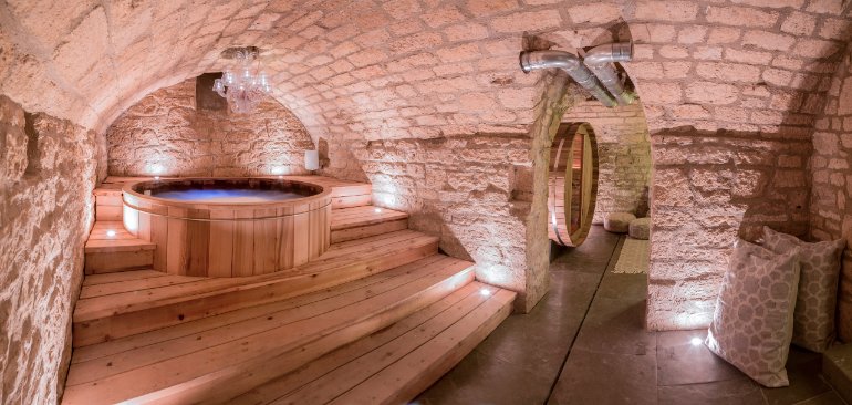 abbeyhotelbath's tweet photo. Our sister hotel @no15gp recently opened their highly-anticipated #Spa15, so if you have booked a stay with us and fancy a treatment (just ten minutes away) or need some respite from Christmas shopping, then this is just what the doctor ordered... https://t.co/hefqYLfENQ https://t.co/AOnD0nbt50